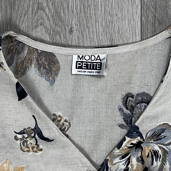 Moda Petite By Paris Star Vintage Flowers V-Neck Button Down Shirt - Picture 3 of 9